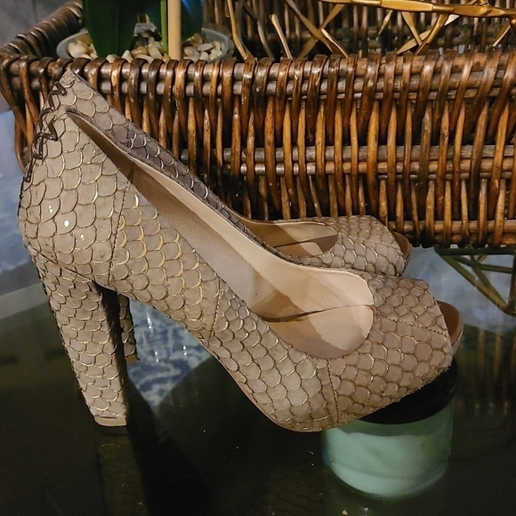 House of Harlow 1960 Pearl peep toe heels - Picture 4 of 13